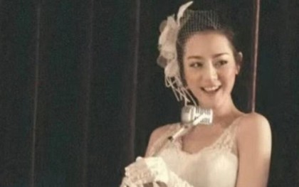 Chùm ảnh cưới nhoè nhoẹt của Địch Lệ Nhiệt Ba