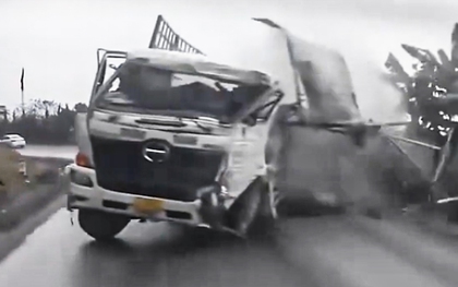 Xe tải mất lái trên đèo Đá Trắng, né 4 phương tiện trước khi lật ngang