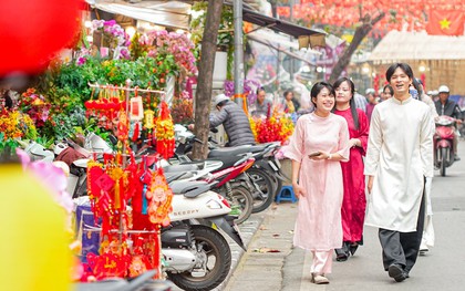Chợ hoa Hàng Lược 'đánh thức' Tết Bính Ngọ giữa lòng phố cổ