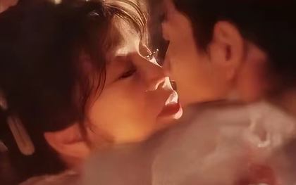 Làn sóng tẩy chay 1 cặp đôi bất ngờ dâng cao: Nhà gái hơn nhà trai 30 tuổi, nhìn kiểu gì cũng giống mẹ con