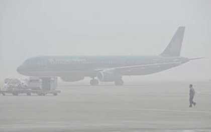 Sương mù bao phủ miền Bắc ảnh hưởng đến các chuyến bay Tết