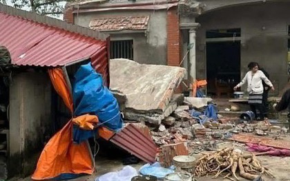 Căn nhà 2 tầng đổ sập sau tiếng nổ lớn, 1 người tử vong