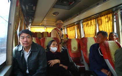 CSGT Hà Nội hóa trang thành hành khách, tham gia các group MXH để kịp thời xử lý xe ghép, ô tô chở quá người