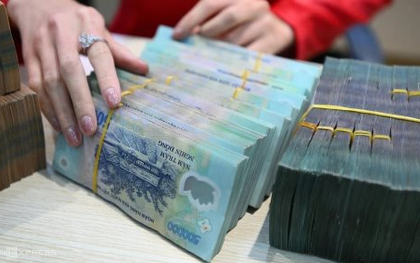 Nhận được 999.555.0000 đồng từ số tài khoản lạ, người phụ nữ SN 75 bàn giao toàn bộ cho công an: Sự thật được hé lộ bất ngờ