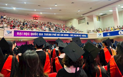 Một bài đăng trên Threads đang hot: "Rời giảng đường, các bạn 2k4 có ổn không?"