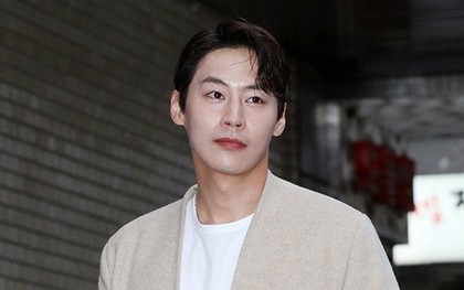 Bài đăng cuối cùng đầy ám ảnh của nam thần Cười Lên Dong Hae trước khi đột ngột qua đời