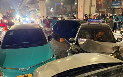 Hà Nội: Nữ tài xế ô tô đi ngược chiều gây tai nạn liên hoàn