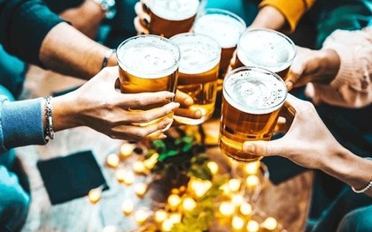 Bác sĩ chuyên khoa gan nói thẳng: Đừng nghĩ uống bia không độ là vô hại!