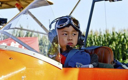 Cậu bé từng bị cảnh báo bại não và kỷ lục Guinness gây choáng: 5 tuổi trở thành phi công trẻ nhất thế giới