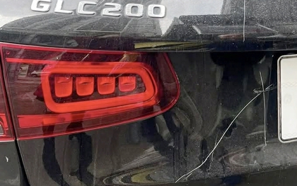 Khởi tố vụ án xe Mercedes bị cào xước thân xe khi đỗ trên vỉa hè ở Hà Nội