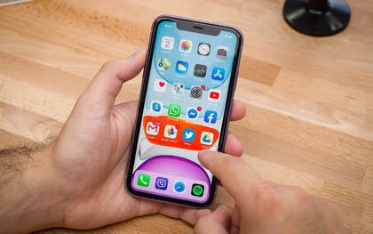 Ai còn nhớ chiếc iPhone 11 "cũ mèm" này không? - Dùng lại vào năm 2026, chẳng hiểu sao tôi vẫn thích nó mới tài