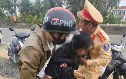 Trưa 29 Tết: Nữ sinh 2008 lên cơn co giật khi đang chạy xe, CSGT kịp thời hỗ trợ
