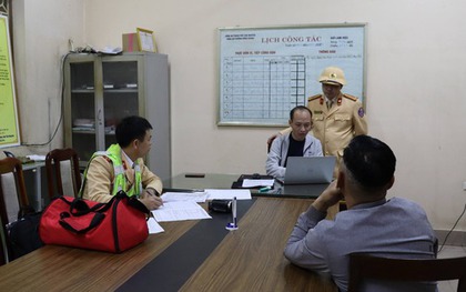 Người đàn ông lén lút trộm chiếc xe của mình ở chốt CSGT