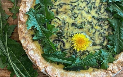 Cựu chiến binh 104 tuổi vẫn khỏe mạnh, chơi saxophone 1 tiếng mỗi ngày nhờ… uống rượu và ăn 3 thứ