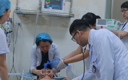 Hàng trăm ca cấp cứu vì tai nạn, pháo nổ trong ngày Tết