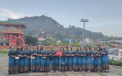 Mùng 1 Tết, “biển người” đổ về Miếu Bà Chúa Xứ núi Sam