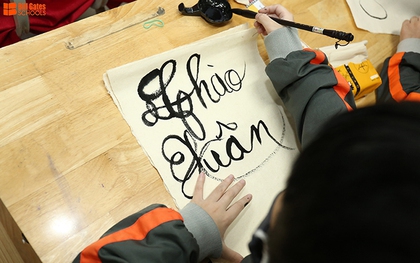 Khai bút đầu năm Bính Ngọ 2026 nên viết gì để gặp may mắn cả năm?