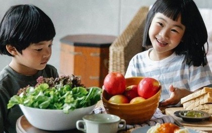 Trẻ nhỏ ăn Tết theo người lớn: Hệ tiêu hóa "lãnh đủ" sau những bữa vui quá đà