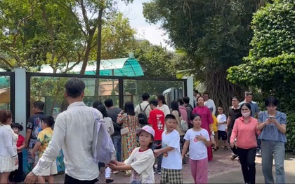 Người dân đổ xô về Thảo Cầm Viên mùng 2 Tết Bính Ngọ