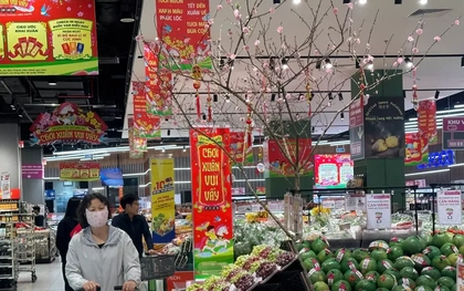 Mùng 2 Tết: Siêu thị ngập rau thịt, khách vắng tanh vắng ngắt