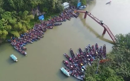 25.000 lượt du khách trẩy hội Chùa Hương trong hai ngày đầu năm mới