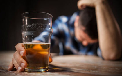 6 dấu hiệu ngộ độc rượu, bia cần lưu ý