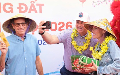 Hình ảnh tàu du lịch hạng sang đưa gần 600 khách “xông đất” Đà Nẵng