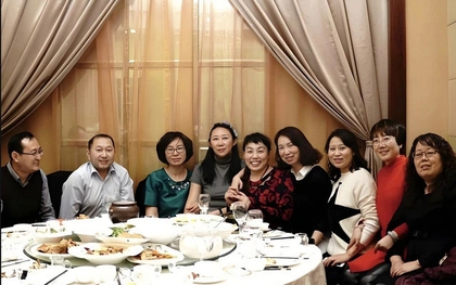 Họp lớp Tết, người giàu nhất hứa mời ăn nhưng lúc thanh toán lại đi mất, chúng tôi trả thay 50 triệu đồng: Về nhà nhận tin nhắn "điếng người"