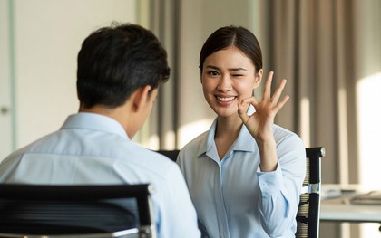 Tưởng là khen ngợi, hiểu biết nhưng 3 hành vi này đang phơi bày “EQ thấp”