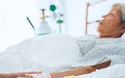 Người phụ nữ 68 tuổi đột ngột qua đời vào đêm khuya, bác sĩ thở dài: Ở tuổi già còn cố làm việc này vào ban đêm là không được!