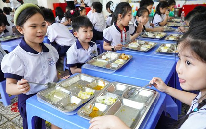 Một trường học ở TPHCM tổ chức bữa ăn bán trú trở lại sau vụ Sago Food