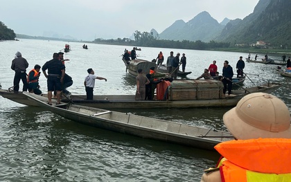 Lật thuyền trên sông Gianh, 2 người mất tích: Tìm thấy thi thể một nạn nhân