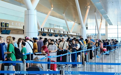 Sân bay Tân Sơn Nhất đón lượng khách kỷ lục 10 năm qua