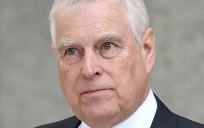 Hào quang vụt tắt ở tuổi xế chiều: 5 góc khuất rúng động vụ cựu Vương tử Andrew bị bắt giam ngay trong ngày sinh nhật