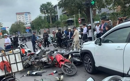 Tài xế ô tô 62 tuổi nghi đạp nhầm chân gây tai nạn cho 12 xe máy đang chờ đèn đỏ ở Hải Phòng