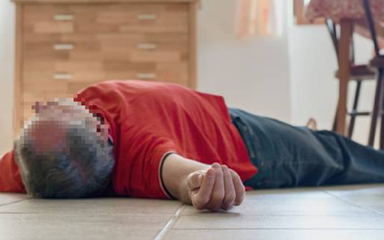 Người đàn ông 40 tuổi uống nước lúc nửa đêm bất ngờ tử vong, coi chừng 3 thói quen cực kỳ nguy hiểm