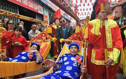 Về Quảng Ninh xem rước "cụ Thượng" kéo dài cả cây số