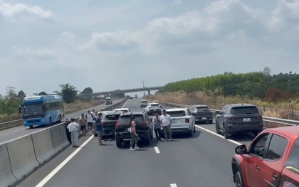 Va chạm liên hoàn trên cao tốc Phan Thiết - Dầu Giây