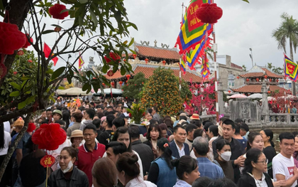 Cảnh tượng tại nơi chỉ họp chợ duy nhất 1 lần trong năm: Đêm nay mới là chính hội