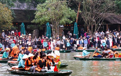 Du lịch Ninh Bình thăng tiến vượt bậc, đón lượng khách đứng thứ 2 cả nước