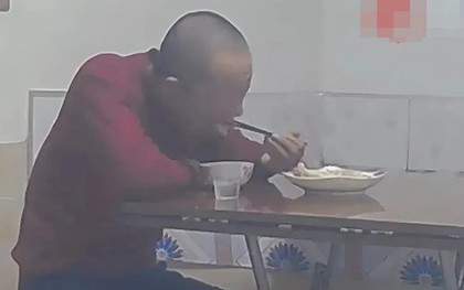 Xem camera, con gái lập tức về nhà khi thấy hành động của bố