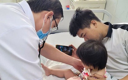 Infographic: Nhận biết mất nước ở trẻ bị tiêu chảy cấp và cách xử trí