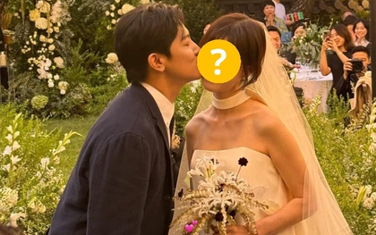 Đám cưới lạ của cặp sao Cô Đi Mà Lấy Chồng Tôi: Bạn trai chú rể lộ diện, òa khóc trên sân khấu lụy tình?