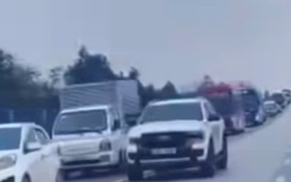 Bất ngờ danh tính tài xế bán tải đi vào làn ngược chiều, liên tục nháy đèn pha trên cao tốc