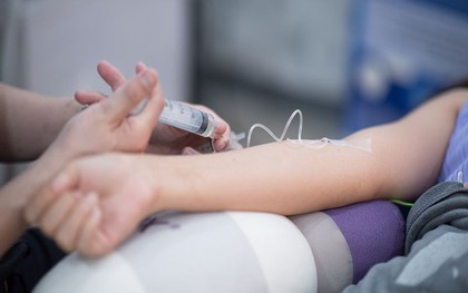 Vụ cô gái tử vong sau khi “truyền trắng” tại nhà: Nữ điều dưỡng đã tiêm thêm thuốc gì trước khi nạn nhân lịm dần?