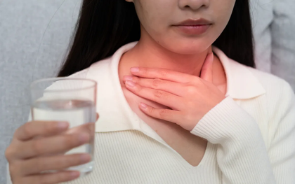 Đau họng kéo dài vì đâu?