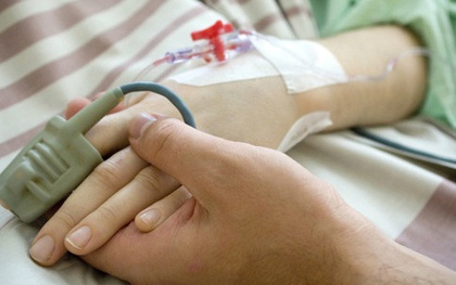 Vô tình phát hiện ung thư giai đoạn cuối khi chăm con ở viện, người phụ nữ sốc nặng: "Sao khối u nhỏ thế?"