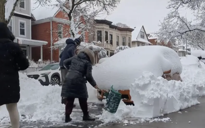 Bão tuyết 'quái vật' đổ xuống bờ Đông nước Mỹ, gió giật 133km/h
