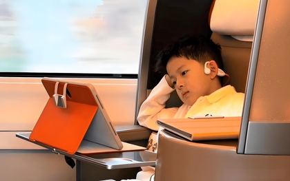 Nhìn cảnh "tiểu thiếu gia" ngồi ở khoang thương gia tàu cao tốc, tôi nhận ra khác biệt giữa những đứa trẻ bắt đầu từ rất sớm
