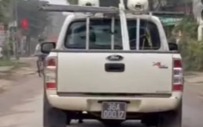 Ô tô biển xanh bị phạt 38 triệu đồng sau phản ánh của người dân